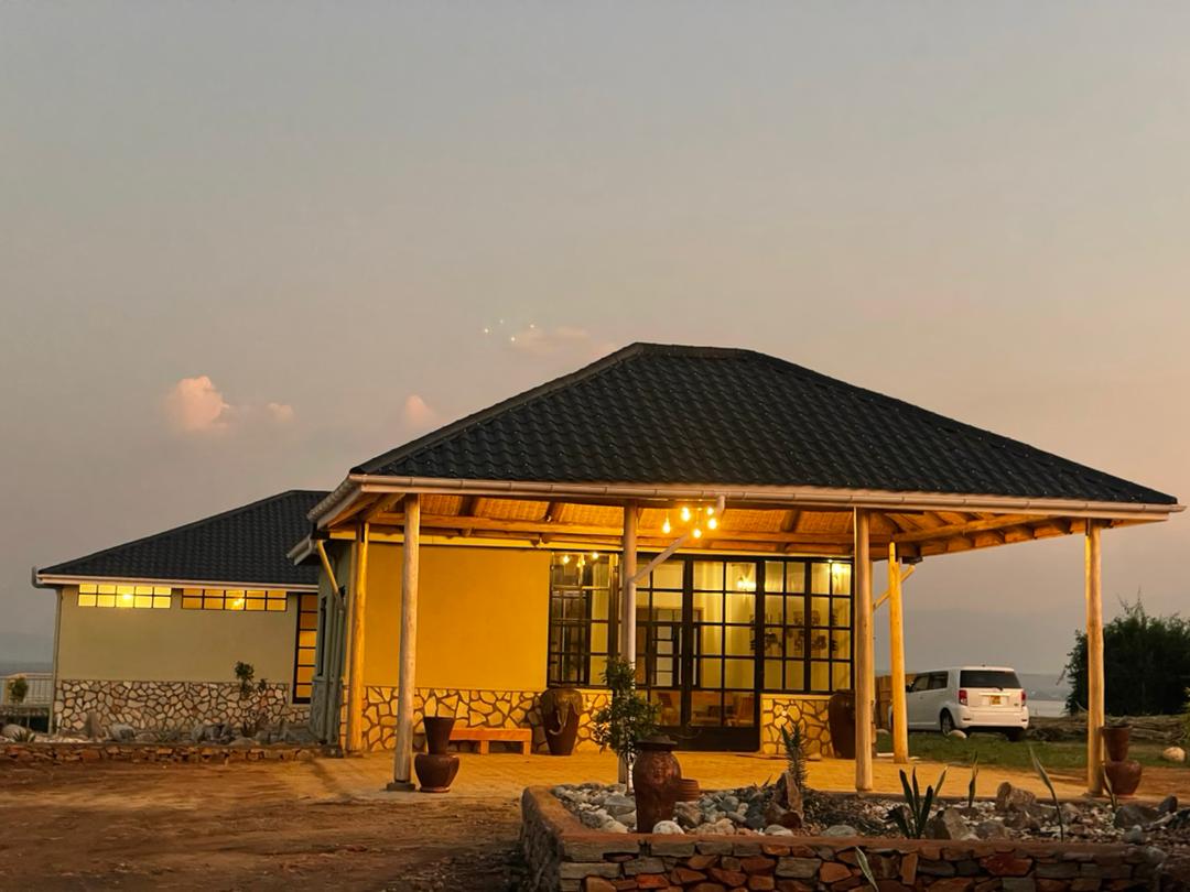 NEZALOCAL: QUEEN ELIZABETH NATIONAL PARK (Christmas & New Year in the Wild)